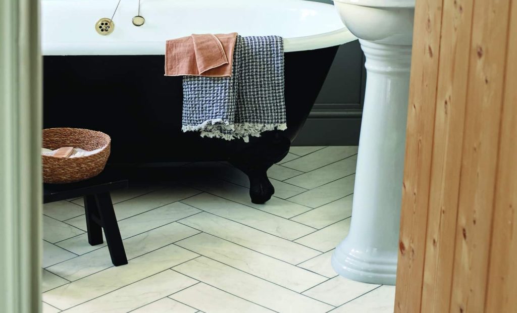 AR0SOM10 BiancaClassicMarble LargeParquet 114x457mm AR0STE37 TempusPause 3x915mm