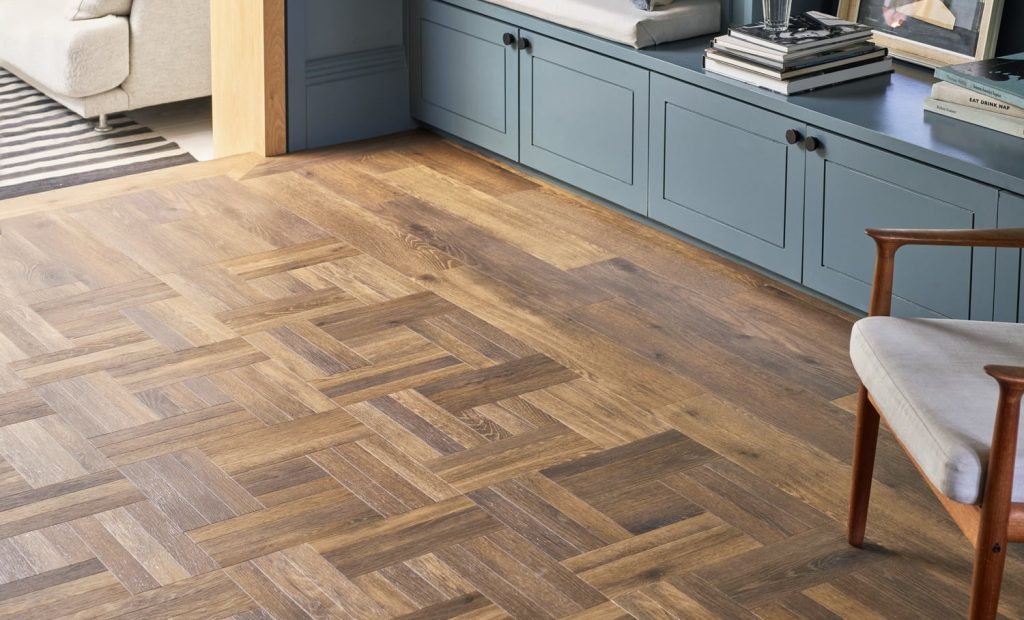 DC539 WhinlatterOak ChantillyWeave 457x457mm Stripwood 152x915mm